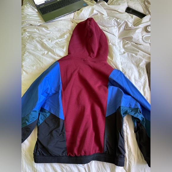 Nike windbreaker hoodie, never worn. - Picture 5 of 5